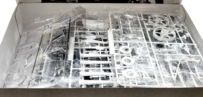 Aoshima 1/12 Scale Kit 57 - Kawasaki Z400GP KZ400M 1982