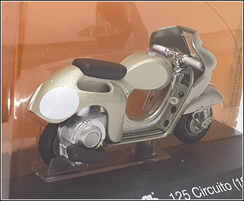 Altaya 1/18 Scale Diecast #29 - 1950 Piaggio Vespa 125 Circuito - Met Green