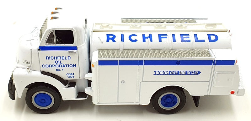 First Gear 1/34 Scale 28-1040 - 1952 GMC Fuel Tanker Richfield