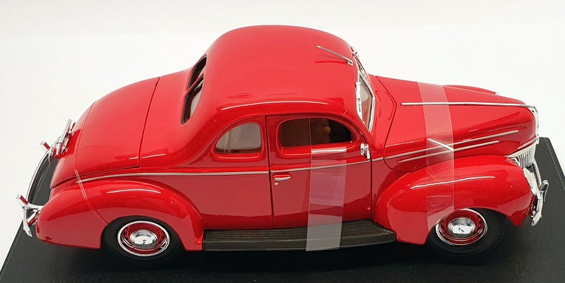 Maisto 1/18 Scale Model Car 46629 - 1939 Ford Deluxe Coupe - Red