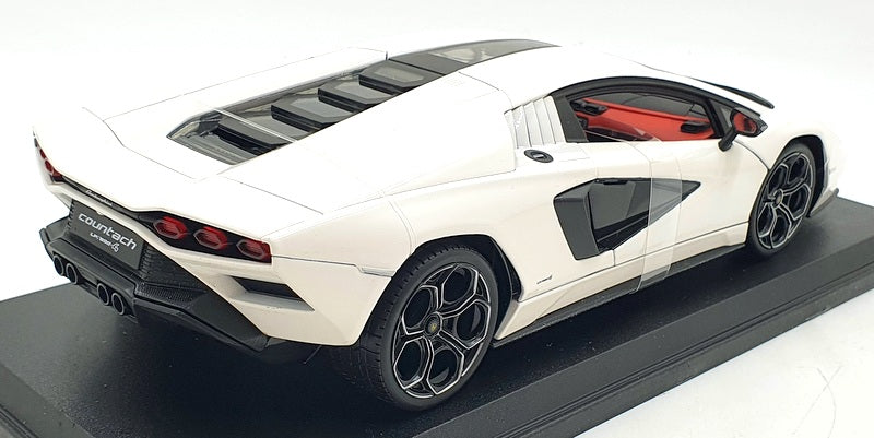 Maisto 1/18 Scale Diecast 46629 - Lamborghini Countach LPI 800-4 - White