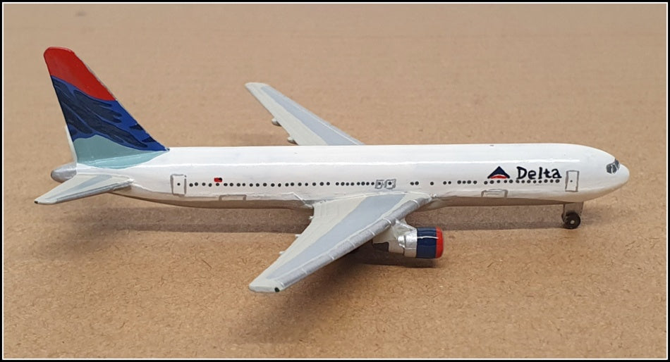 Schabak 1/600 Scale AC08 - Boeing 767-300 Aircraft Delta Airlines REPAINT