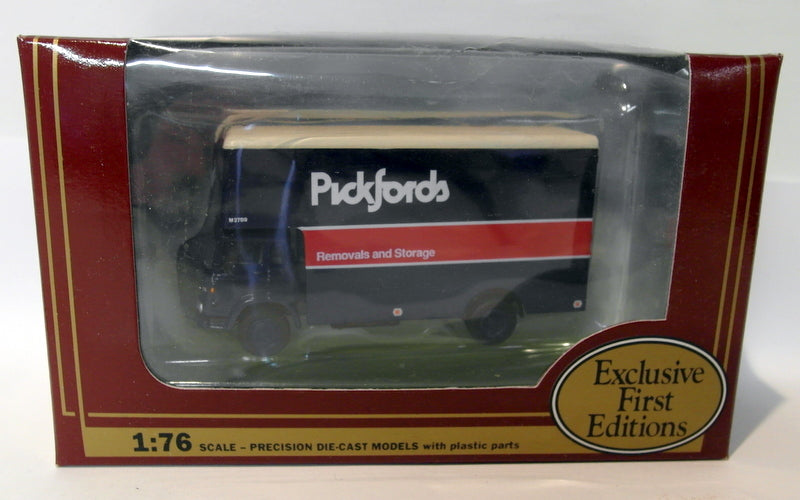 EFE 1/76 Scale 23602 Bedford TK Luton box Pickfords