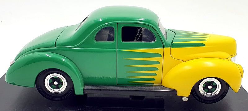 Eagle Universal Hobbies 1/18 Scale 814007 1940 Ford Deluxe Hot Rod Green/Yellow