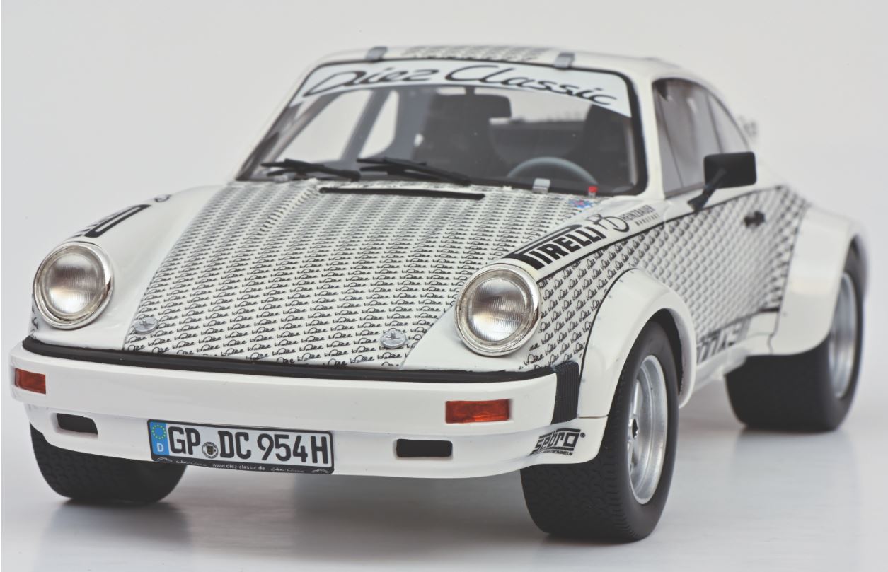 Schuco 1/18 Scale Diecast 450024900 - Porsche 911  Rorhl x 911 With Figure