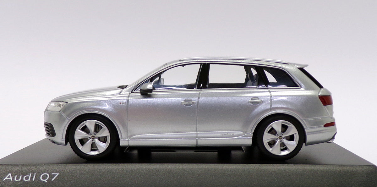 Spark 1/43 Scale Model Car 501.14.076.13 - Audi Q7 - Foil Silver