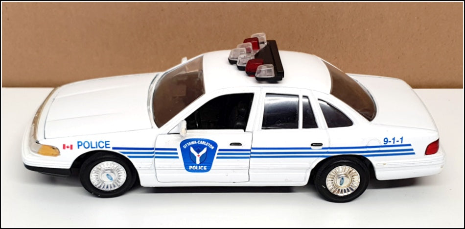 Motormax 1/24 Scale 76102BA - Ford Crown Victoria Police - Ottowa