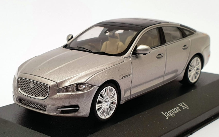 Atlas Editions 1/43 Scale Model Car 4 641 124 - Jaguar XJ - Silver