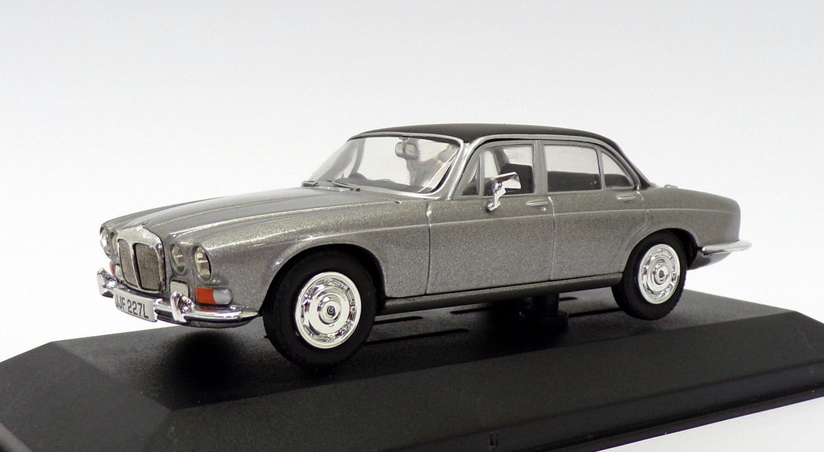 Vanguards 1/43 Scale VA08802 - Daimler Sovereign - Light Silver