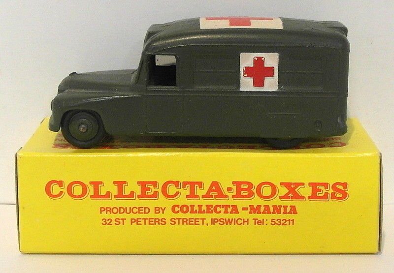 Vintage Dinky 30HM Daimler Ambulance Green — Ltd