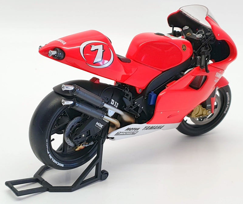 Minichamps 1/12 Scale 122 016307 - Yamaha YZR 500 Carlos Checa 2001