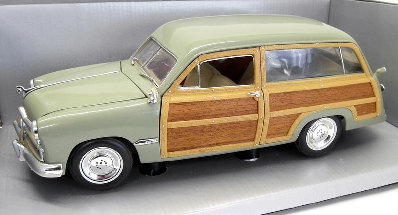 Motorcity 1/18 Scale Diecast 30001 1949 Ford Woody Wagon Light green model car