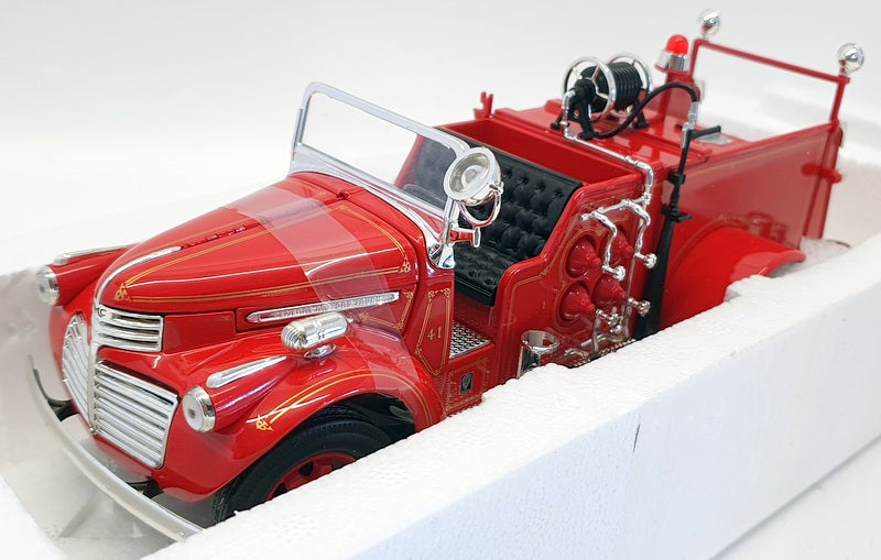 Road Signature 1/24 Scale Model Fire Truck 0068 - 1941 GMC Fire Truck