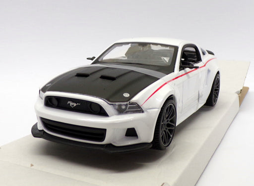 Maisto 1/24 Scale 31506W - 2014 Ford Mustang Street Racer - White