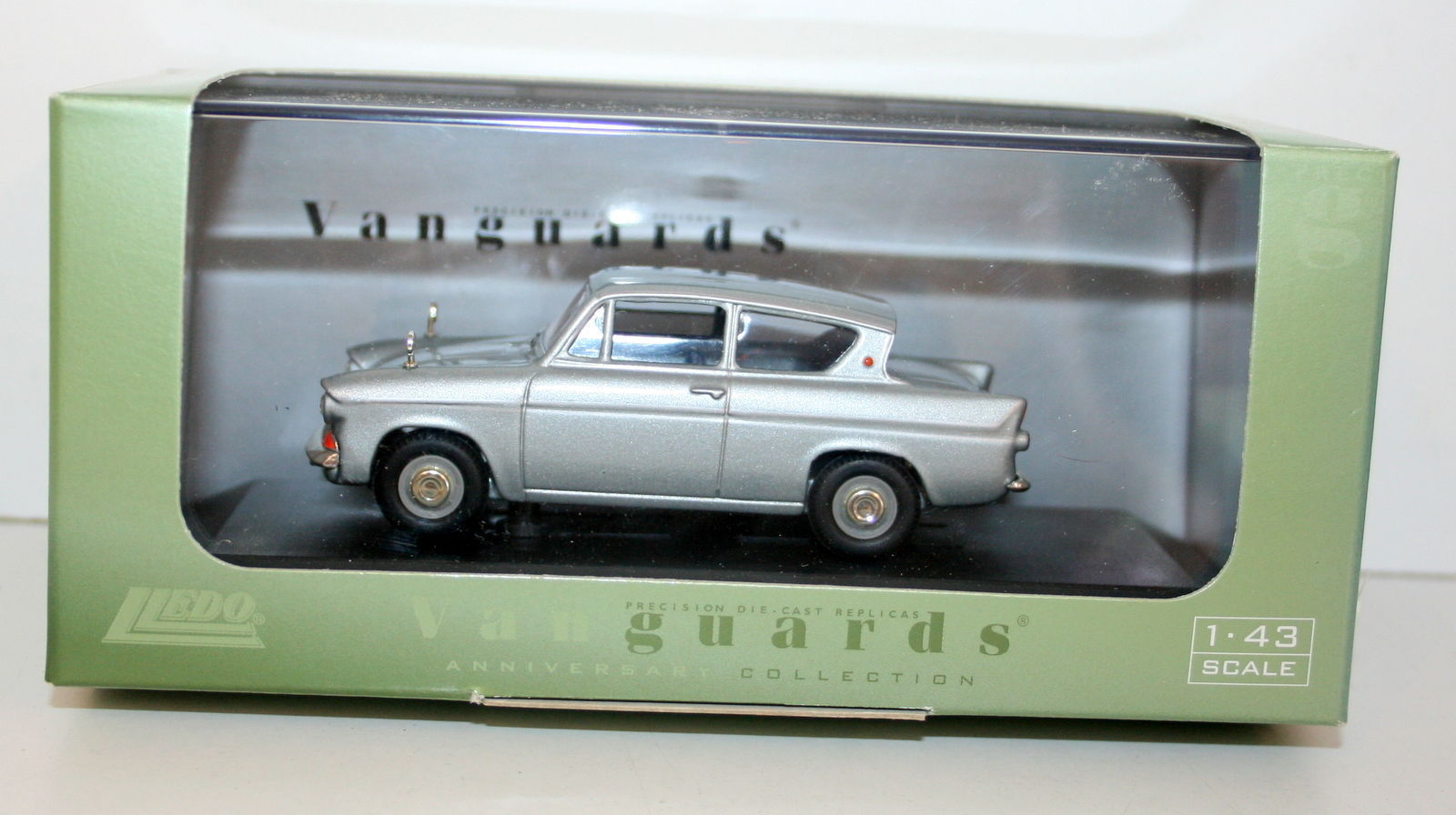 VANGUARD MODELS 1/43 VA00124 FORD ANGLIA SUPER BLUE MINK