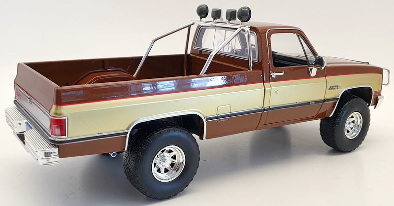 Greenlight 1/18 Scale 13560 - 1982 GMC K-250 Sierra Grande Lee Majors Fall Guy