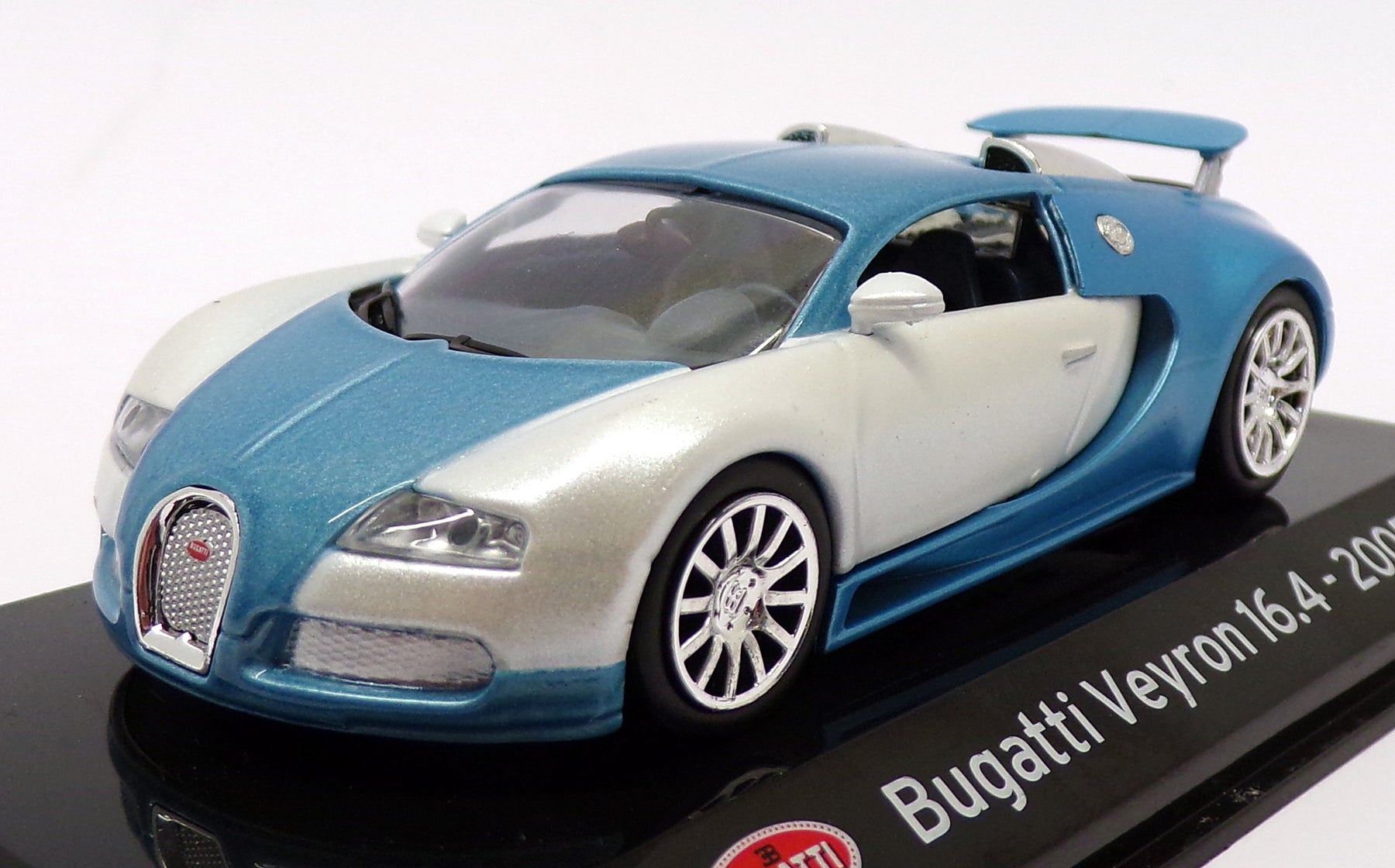 Altaya 1/43 Scale AL12319K - 2005 Bugatti Veyron 16.4 - Blue/Grey