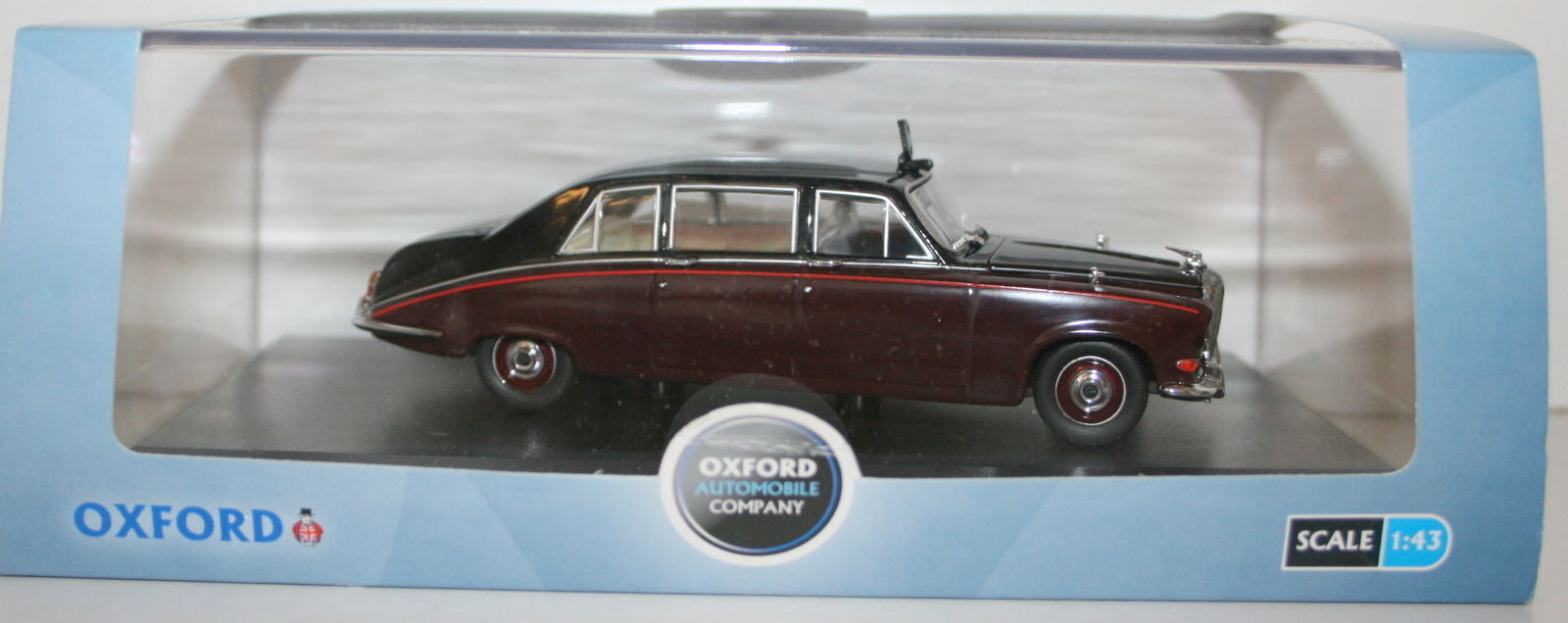OXFORD 1/43 DS004 CLARET / BLACK QUEEN MOTHER DAIMLER DS420