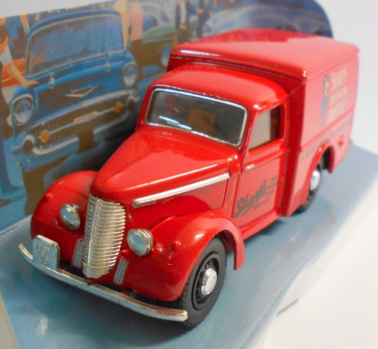 Dinky 1/43 Scale Diecast Model DY-8 1948 COMMER 8 CWT VAN SHARPS TOFFEE