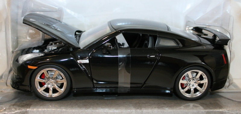 Jada 1/24 Scale 96811 - 2009 Nissan GT-R R35 - Black
