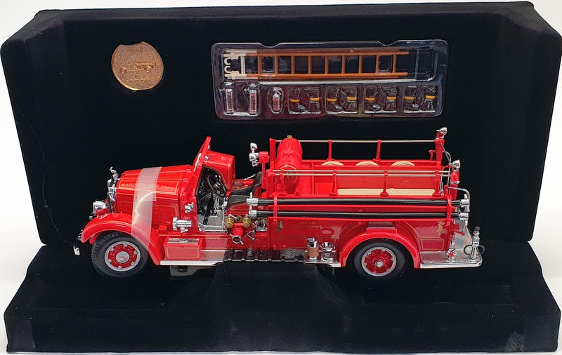 Road Signature 1/24 Scale 20098 - 1935 Mack Type 75BX - Red
