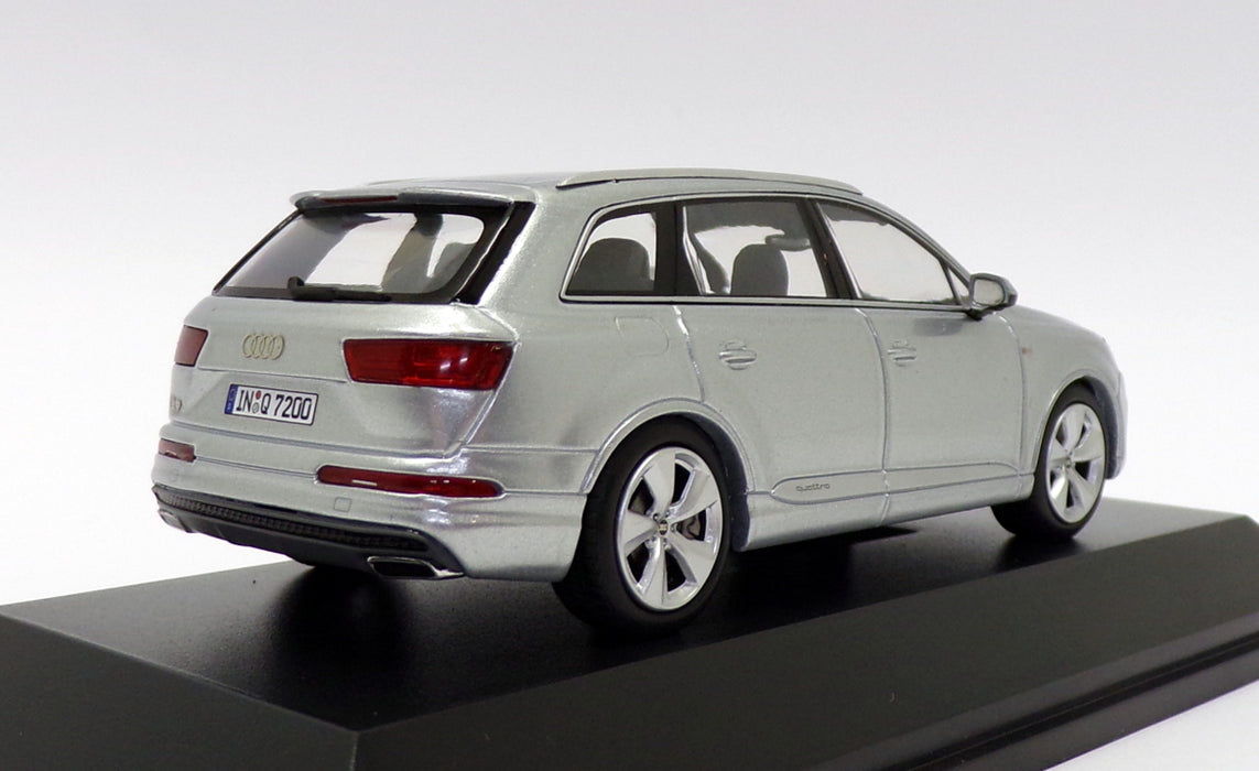 Spark 1/43 Scale Model Car 501.14.076.13 - Audi Q7 - Foil Silver