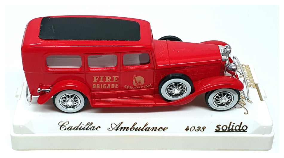 Solido 1/43 Scale 4038 - Cadillac Ambulance Manhattan Fire Brigade - Red