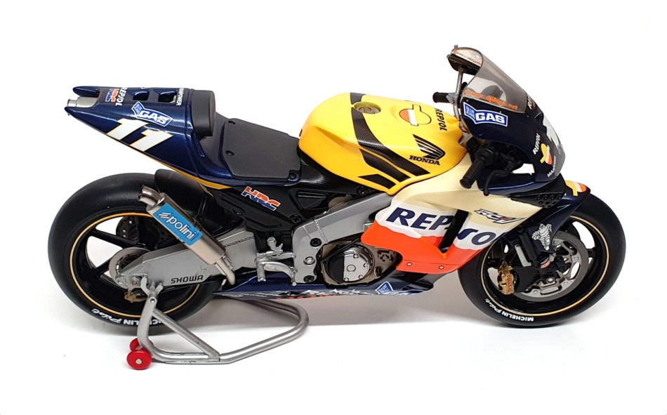 Minichamps 1/12 Scale 122 027111 - Honda RC211V Repsol T. Ukawa MotoGP 2002