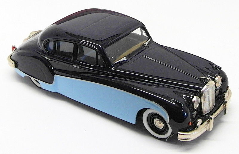 Milstone Miniatures 1/43 Scale Model Car GC28TT - Jaguar Mk8 - 2-Tone Blue