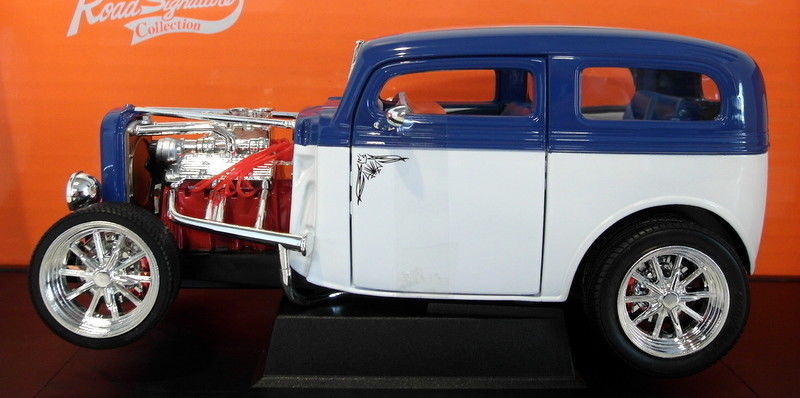 Lucky Diecast 1/18 Scale 92849 1931 Ford Model A Custom Blue / White