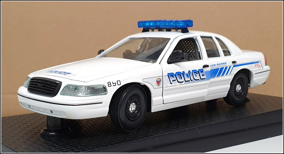 Classic Metal Works 1/24 Scale 191022F - Ford Crown Victoria Police Classic Metal Works 1/24 Scale 191022F - Ford Crown Victoria Police