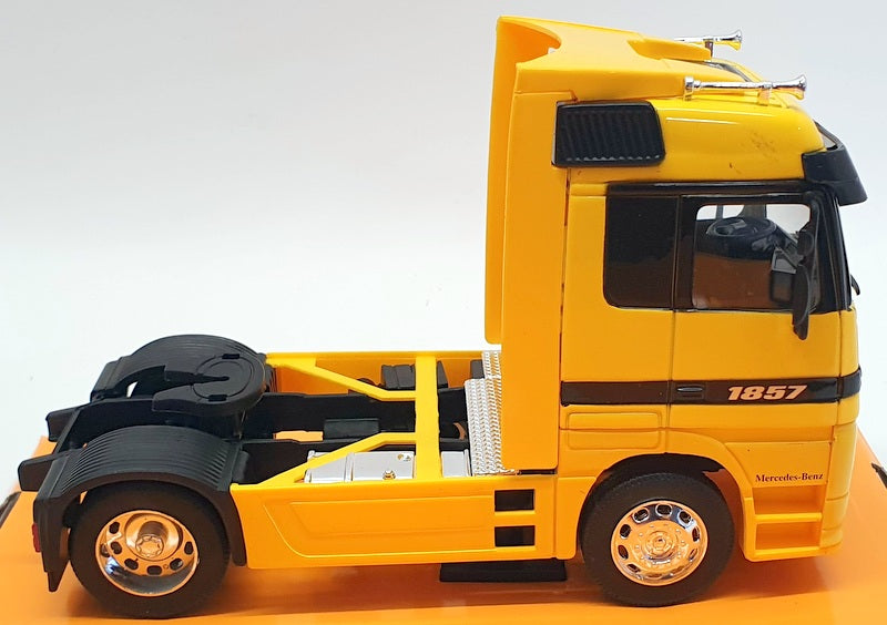 Welly 1/32 Scale Model Car 32280W - Mercedes Benz Actros - Yellow